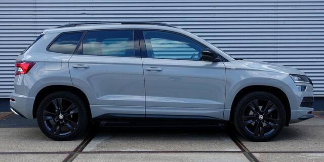 Skoda Karoq 1.5 TSi ACT DSG7 Sportline Business I NL-Auto I Pano I LED I Virtual I