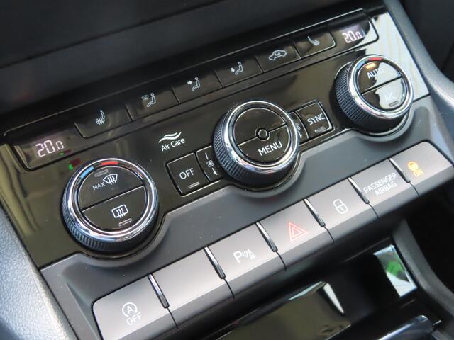 Skoda Karoq 1.5 TSI ACT Style DSG | stoelverwarming | adaptive cruise | full led | parkeersensoren voor + achter | DAB