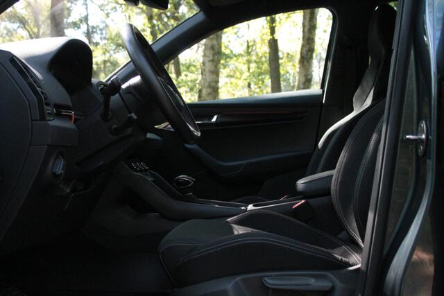 Skoda Karoq 1.5 TSI ACT Sportline Business | Trekhaak | Carplay | Elek. klep | Virtual