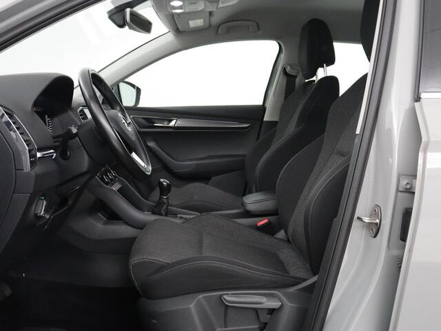 Skoda Karoq 1.5 TSI ACT Business Edition | Stoelverwarming | Navigatie | Carplay | Sfeerverlichting | Climate control | Park assist | Trekhaak