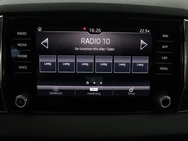 Skoda Karoq 1.5 TSI ACT Business Edition | Stoelverwarming | Navigatie | Carplay | Sfeerverlichting | Climate control | Park assist | Trekhaak