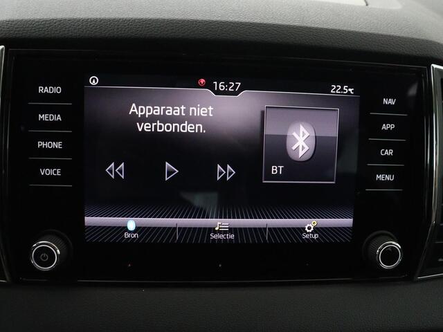 Skoda Karoq 1.5 TSI ACT Business Edition | Stoelverwarming | Navigatie | Carplay | Sfeerverlichting | Climate control | Park assist | Trekhaak