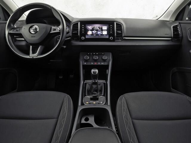 Skoda Karoq 1.5 TSI ACT Sport 150Pk (APPLE CARPLAY, CLIMATE, STOELVERWARMING, GETINT GLAS, SPORTSTOELEN, PARKEERSENSOREN, CRUISE, NIEUWSTAAT)