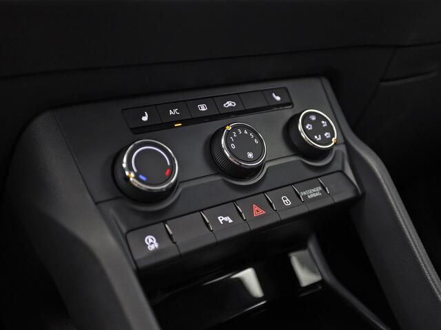 Skoda Karoq 1.5 TSI ACT Sport 150Pk (APPLE CARPLAY, CLIMATE, STOELVERWARMING, GETINT GLAS, SPORTSTOELEN, PARKEERSENSOREN, CRUISE, NIEUWSTAAT)