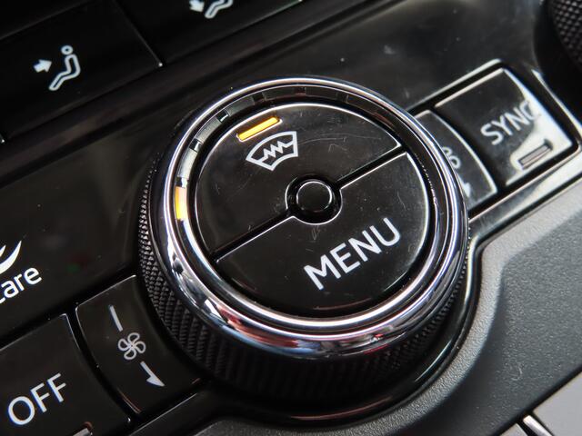 Skoda Karoq 1.5 TSI ACT Business Edition Plus DSG | trekhaak wegklapbaar | verwarmbare voorruit | verwarmbare voorstoelen + achterbank + stuurwiel