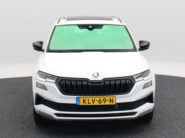 Skoda Karoq 1.5 TSi 150 Pk Automaat Sportline Business | Trekhaak | Stoel/Stuurverwarming | Panorama dak | Matrix LED | Camera | CarPlay | Parkeersensoren | 18 Inch | 50.137 Km !!