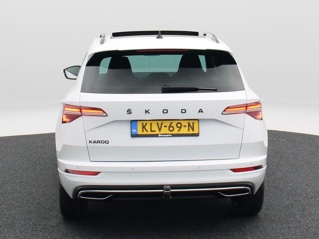 Skoda Karoq 1.5 TSi 150 Pk Automaat Sportline Business | Trekhaak | Stoel/Stuurverwarming | Panorama dak | Matrix LED | Camera | CarPlay | Parkeersensoren | 18 Inch | 50.137 Km !!
