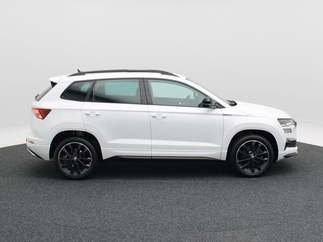 Skoda Karoq 1.5 TSi 150 Pk Automaat Sportline Business | Trekhaak | Stoel/Stuurverwarming | Panorama dak | Matrix LED | Camera | CarPlay | Parkeersensoren | 18 Inch | 50.137 Km !!