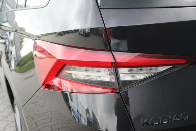 Skoda Kodiaq 1.5 TSI Sportline Business | Incl. 12 maanden garantie | Sportstoelen | F1 flippers | Achteruitrijcamera | Premium audio | DAB+ | Parkeersensoren voor/achter | Lichtmetalen velgen | Apple carplay/Android auto