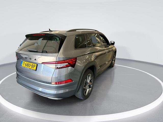 Skoda Kodiaq 1.5 Tsi 150pk DSG Sportline Business 7p. · Camera · 7.Persoons · Elek. Trekhaak · Keyless · Elek. Achterklep · Elek. Bestuurdersstoel · 19'' Inch · Garantie t/m 22-05-2027 of 100.000km