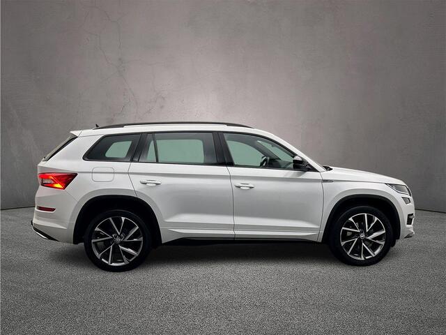 Skoda Kodiaq Sportline Business 1.5 TSI 150pk DSG Automaat Trekhaak, Panoramadak, CANTON audio, Adaptive cruise control, Navigatie, Achteruitrijcamera, LED verlichting