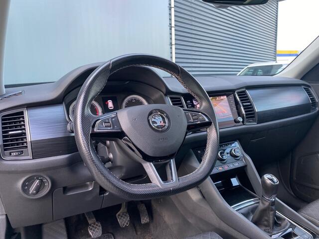 Skoda Kodiaq BWJ 2020 | 1.5TSI 150PK Bus Ed | PANO | SPORTSTOELEN | LEDER/STOF | CLIMA | CARPLAY | CAMERA A | NAVI