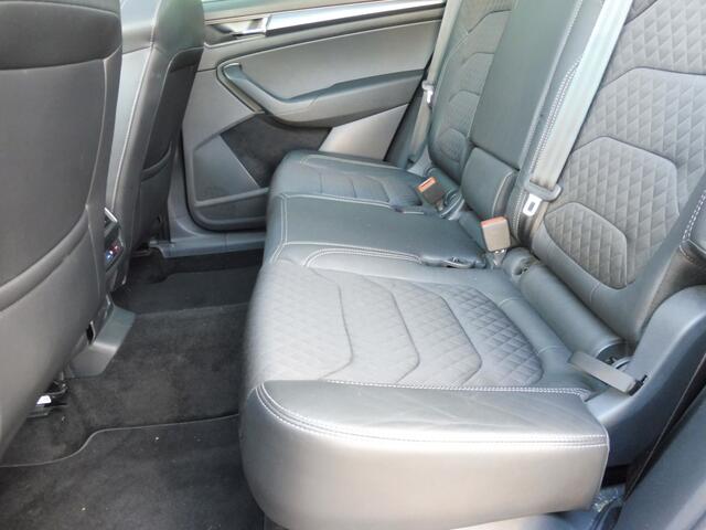 Skoda Kodiaq 1.5 TSI Business Edition Trekhaak | Camera | Panodak | Stof/leer | 1e eig | Géén afleverkosten.