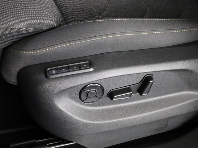 Skoda Kodiaq 1.5 TSI MHEV Business Edition 7p. 150 pk Automaat (DSG) | 7-Persoons | Panoramadak | Verlengde garantie | Navigatie | Trekhaak (wegklapbaar) | Parkeersensoren | Achteruitrijcamera | Matrix LED koplampen |