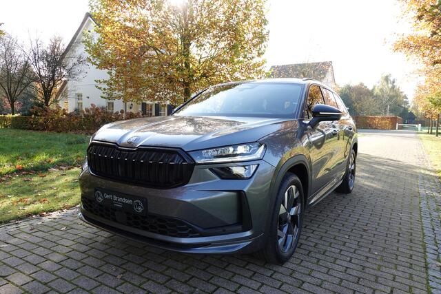 Skoda Kodiaq 1.5 TSI Sportline Business 7p. | Trekhaak elek. | Panodak | Head Up | CarPlay | Alcantara | Navi | Camera | Cruise Control | Stuurwielverw. | Stoelverw. |