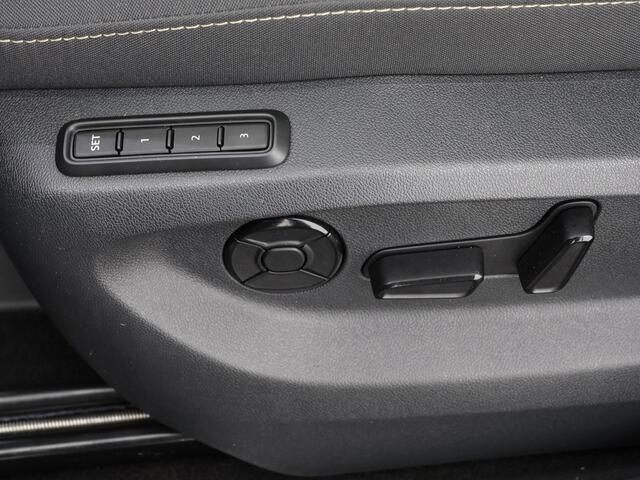 Skoda Kodiaq 1.5 TSI 150pk DSG MHEV Business Edition 7p. · Camera · Inklap. Trekhaak · Elek. Bestuurdersstoel + Geheugen · Side Assist · Stoelverwarming · ACC · Garantie t/m 03-06-2029 of 100.000km