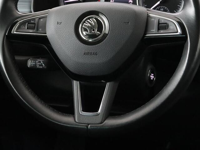 Skoda Kodiaq 1.5 TSI Limited Business Edition 7-persoons | Panoramadak | Adaptive cruise | Trekhaak | Stoelverwarming | Leder/Alcantara | Canton Sound | Keyless | Camera | Carplay | 19'' | Navigatie