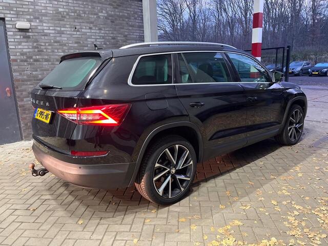 Skoda Kodiaq 1.5 TSI Limited Business Edition | Automaat | Panoramadak | Trekhaak | Camera | 20 Inch