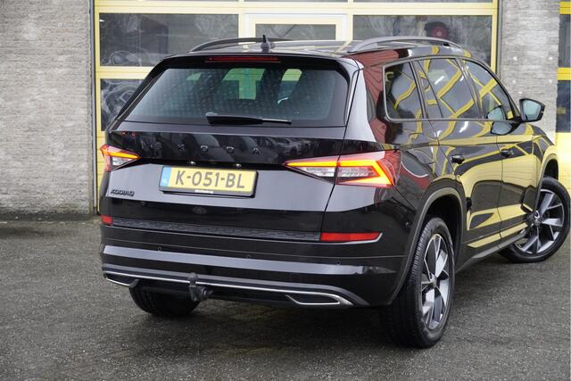 Skoda Kodiaq 1.5 TSI 150PK! Automaat Sportline Business BJ2020 Lmv 19" | Led | Pdc | Navi | Keyless entry | Elek. trekhaak | Elek. achterklep | Verwarmd voorruit | Achteruitrijcamera | App-Connect | Virtual cockpit | Canton Audio | Sportstoelen | Verwarmde voorstoelen