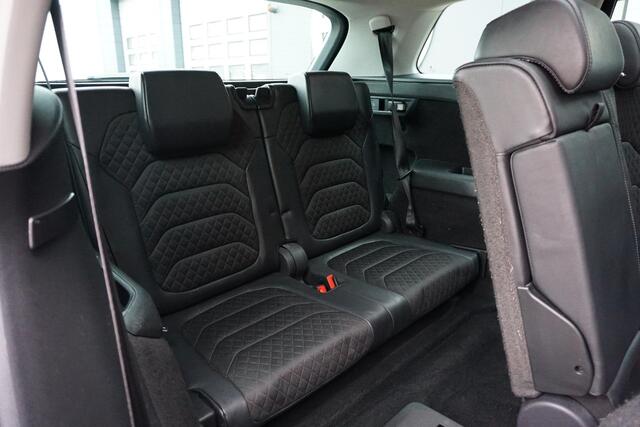 Skoda Kodiaq 1.5 TSI Black Edition 7p. + DEALER ONDERHOUDEN / PANO / DODEHOEK DETECTIE