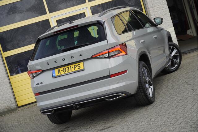 Skoda Kodiaq 1.5 TSI 150PK! Automaat Sportline Business BJ2021 Lmv 19" | Led V+A | Pdc | Keyless entry | Elek. trekhaak | Achteruitrijcamera | App-Connect | Navi | Virtual cockpit | Dashboard verlichting | Elek. Be stoel+Mem | Verwarmde voorstoelen | Zwarte hemel