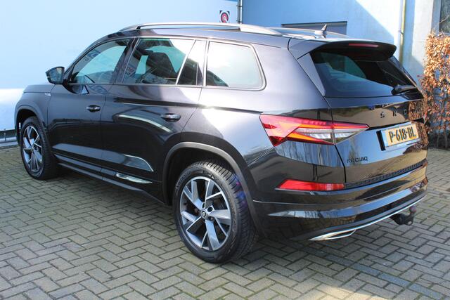 Skoda Kodiaq 1.5 TSI Sportline Business 7p. | Incl. 12 maanden Garantie | Wegklapbare trekhaak | Elektrisch verstelb. bestuurdersstoel met geheugen | Elektrisch kofferbakklep | Apple CarPlay | Adaptive cruise | Stoel/stuur verwarming | Achteruitrij camera | Parkeersen