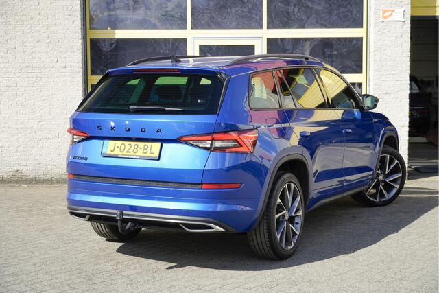 Skoda Kodiaq 1.5 TSI 150PK! Automaat Sportline Business BJ2020 Lmv 20" | Led V+A | Pdc | Keyless entry | Trekhaak afneembaar | Elek. achterklep | Achteruitrijcamera | App-Connect | Navi | Virtual cockpit | Dashboard verlichting | Sportstoelen/Sportstuur | Zwarte hemel