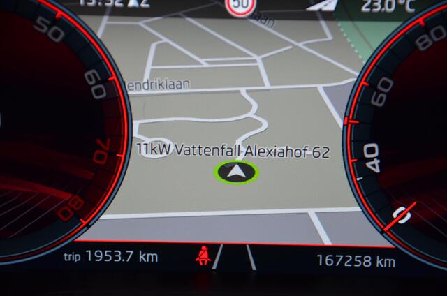 Skoda Kodiaq 1.5 TSI Sportline Business Automaat/Navi/Led/Ecc/Pdc/Achteruitrij-camera/Stuur&Stoelverwarming/Half-Leer/Panoramadak/Privacy-Glass/Cruise control adaptief/Elektrisch verstelbare stoelen/Wegklapbare trekhaak.