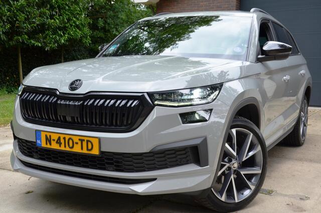Skoda Kodiaq 1.5 TSI Sportline Business Automaat/Navi/Led/Ecc/Pdc/Achteruitrij-camera/Stuur&Stoelverwarming/Half-Leer/Panoramadak/Privacy-Glass/Cruise control adaptief/Elektrisch verstelbare stoelen/Wegklapbare trekhaak.