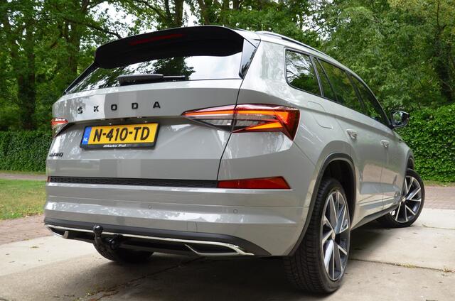 Skoda Kodiaq 1.5 TSI Sportline Business Automaat/Navi/Led/Ecc/Pdc/Achteruitrij-camera/Stuur&Stoelverwarming/Half-Leer/Panoramadak/Privacy-Glass/Cruise control adaptief/Elektrisch verstelbare stoelen/Wegklapbare trekhaak.