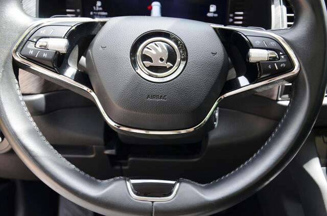 Skoda Kodiaq 1.5 TSI Business Edition Plus 7 Persoons. Automaat/Navi/Led/Ecc/Pdc/Achteruitrij-camera/Stoelverwarming/Half-Leer/Panoramadak/Privacy-Glass/Cruise control/Elektrisch verstelbare stoelen