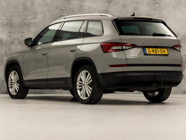 Skoda Kodiaq 1.5 TSI Sport 7 Persoons 150Pk Automaat (APPLE CARPLAY, GROOT NAVI, LEDER/ALCANTARA, CAMERA, TREKHAAK, SPORTSTOELEN, KEYLESS, GETINT GLAS, CRUISE, NIEUWE APK, NIEUWSTAAT)