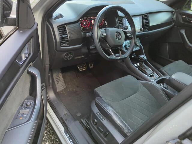 Skoda Kodiaq 1.5 TSI Sportline Business / Digitaal dashboard / Navigatie / App connect / Camera / Parkeersensoren V+A /