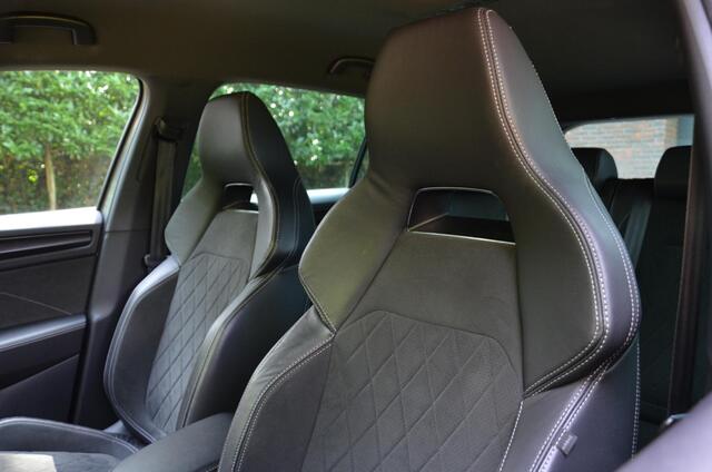 Skoda Kodiaq 1.5 TSI Sportline Business 7 Persoons. Navi/Led/Ecc/Pdc/Achteruitrij-camera/Stuur&Stoelverwarming/Half-Leer/Privacy-Glass/Cruise control adaptief/Elektrisch verstelbare stoelen/Wegklapbare trekhaak.