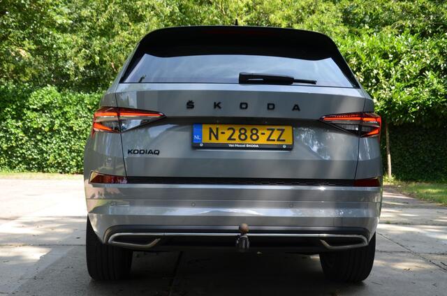 Skoda Kodiaq 1.5 TSI Sportline Business 7 Persoons. Navi/Led/Ecc/Pdc/Achteruitrij-camera/Stuur&Stoelverwarming/Half-Leer/Privacy-Glass/Cruise control adaptief/Elektrisch verstelbare stoelen/Wegklapbare trekhaak.
