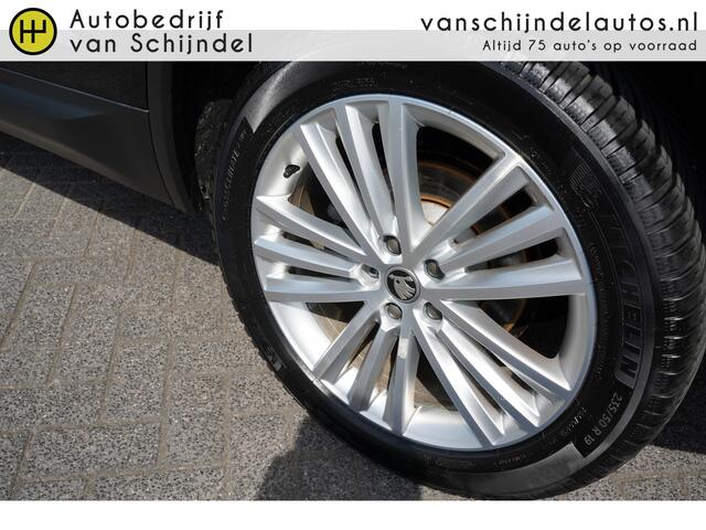 Skoda Kodiaq 1.5 TSI 150PK BUSINESS EDITION DEC 2020 ORIGINEEL NEDERLANDS 5 PERSOONS CAMERA TREKHAAK LEDER/ALCANTARA 19INCH 4X ALL SEASON NAVI ANDROID/APPLECARPLAY ADAPTIEVE CRUISE CLIMA STOEL+STUUR+VOORRUITVERWARMING ENZ...
