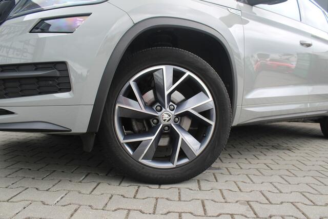 Skoda Kodiaq 1.5 TSI Sportline Business | Incl. 12 maanden garantie | Trekhaak | Achteruitrijcamera | Stoelgeheugen | Stoel/stuurverwarming | Premium audio | Parkeersensoren | Cruise control | Climate control | Airco | Apple carplay/Andoid auto | Bluetooth | Lichtmeta