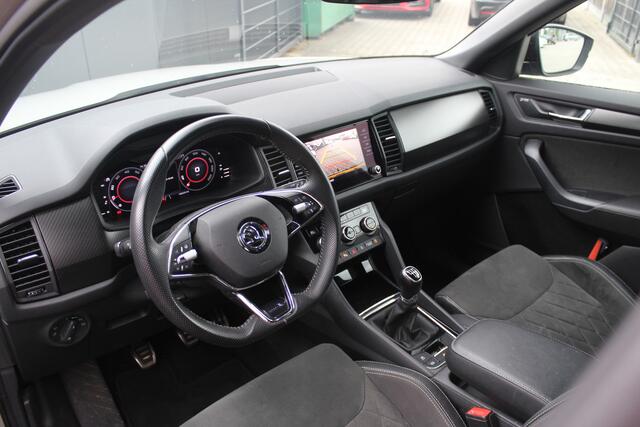 Skoda Kodiaq 1.5 TSI Sportline Business | Incl. 12 maanden garantie | Trekhaak | Achteruitrijcamera | Stoelgeheugen | Stoel/stuurverwarming | Premium audio | Parkeersensoren | Cruise control | Climate control | Airco | Apple carplay/Andoid auto | Bluetooth | Lichtmeta