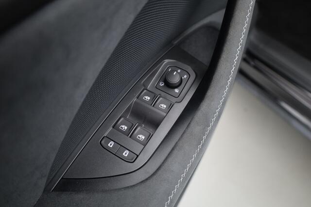 Skoda Kodiaq 1.5 TSI PHEV Sportline Business | UIT VOORRAAD LEVERBAAR | Pano | Elek. Trekhaak | Memory Seat | Stoel-Stuurverw. | Keyless | Adapt. Cruise | Apple CarPlay
