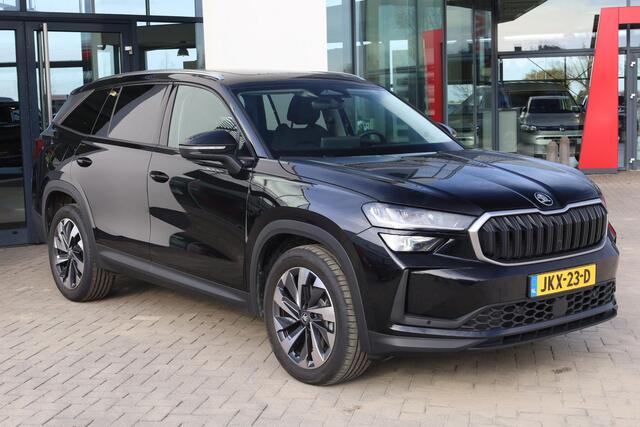Skoda Kodiaq 1.5 TSI MHEV Business Edition 7p. 150PK / 110kW 7 zits panoramadak wegklapbare trekhaak 19" LMV camera side assist chrome dakrailing multifunctioneel lederen stuurwiel stoelverwarming keyless go privacy glas spiegels elektrich inklapbaar virtual cockpit 