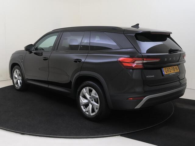 Skoda Kodiaq 1.5 TSI PHEV Tour Edition | SoH 96% | Trekhaak | Achteruitrijcamera | Bestuurdersstoel met memory | Keyless | Adaptieve cruise control | Stoelverwarming | 3-zone airco | Dodehoekdetectie | Navigatie |