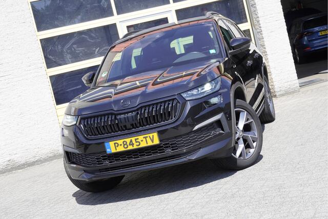 Skoda Kodiaq 1.5 TSI 150PK! Automaat Sportline Business BJ2022 Lmv | Led V+A | Pdc | Keyless | Elek. trekhaak | Elek. achterklep | Achteruitrijcamera | App-Connect | Navi | Virtual cockpit | Dashboard verlichting | Elek. Be stoel+Mem | Verwarmde voorstoelen | Nw-model