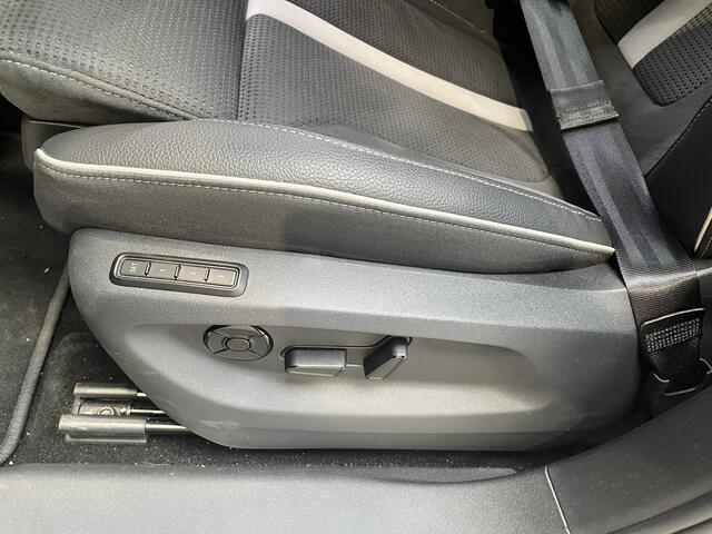 Skoda Kodiaq 1.5 TSI PHEV 204 pk Sportline | Stoelverw. | Stuurverw. | El. a. klep | El. verst. stoel + geh. | LED | 19" | Keyles entry |