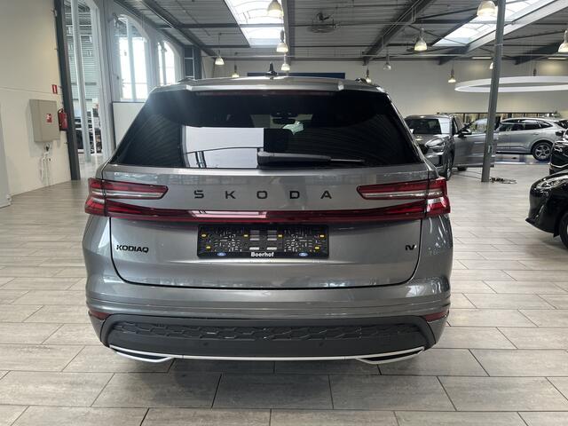 Skoda Kodiaq 1.5 TSI PHEV 204 pk Sportline | Stoelverw. | Stuurverw. | El. a. klep | El. verst. stoel + geh. | LED | 19" | Keyles entry |