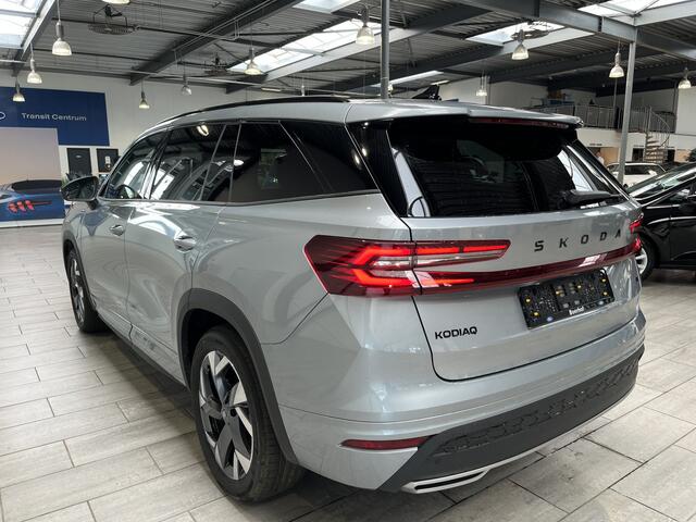 Skoda Kodiaq 1.5 TSI PHEV 204 pk Sportline | Stoelverw. | Stuurverw. | El. a. klep | El. verst. stoel + geh. | LED | 19" | Keyles entry |