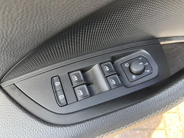 Skoda Kodiaq 1.5 TSI PHEV Selection / GARANTIE TM 03-2028/ AUTOMAAT/ LEER/ TREKHAAK/ PARK.SENSOR.V+A/ CAMERA/ STUUR+STOELVERWARM./ ACC/ SMARTLINK/ MEMORY SEAT/ ELEK.ACHTERKLEP/ CANTON AUDIO/ KEYLESS/ DAB/ CLIMA/ LED/ 19'' LMV
