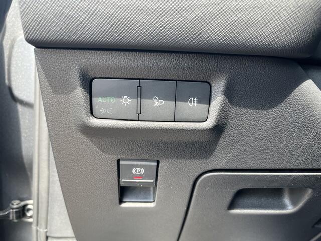 Skoda Kodiaq 1.5 TSI PHEV Selection / GARANTIE TM 03-2028/ AUTOMAAT/ LEER/ TREKHAAK/ PARK.SENSOR.V+A/ CAMERA/ STUUR+STOELVERWARM./ ACC/ SMARTLINK/ MEMORY SEAT/ ELEK.ACHTERKLEP/ CANTON AUDIO/ KEYLESS/ DAB/ CLIMA/ LED/ 19'' LMV