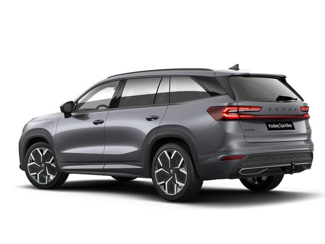 Skoda Kodiaq 1.5 TSI PHEV Sportline Business 204 pk 6 versn. DSG | Comfort Pakket | Dynamic Chassis Control Pakket | Head-up display | Panorama Dak | Parkeer Pakket | Trekhaak | Winter Pakket | 20" lichtmetalen velgen Rila aero, antraciet zwart