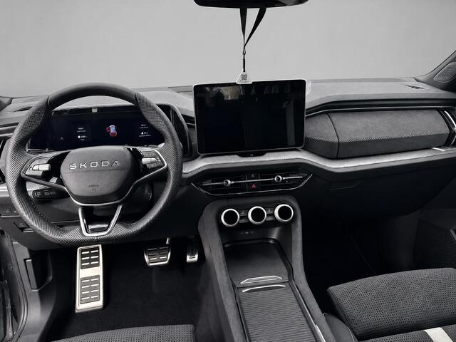 Skoda Kodiaq Sportline Business 1.5 TSI PHEV 150 kW / 204 PK SU V | Metallic Lak | Trekhaak wegklapbaar | 19'' Lichtmetalen Velgen | 2000,- inruilpremie!!