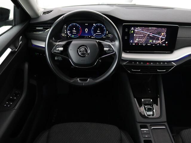 Skoda OCTAVIA Combi 1.0 e-TSI Business Edition Plus | Apple Carplay | Cruise Control Adaptief | Navi | Sfeerverlichting | Dodehoek Detectie | Stoelverwarming